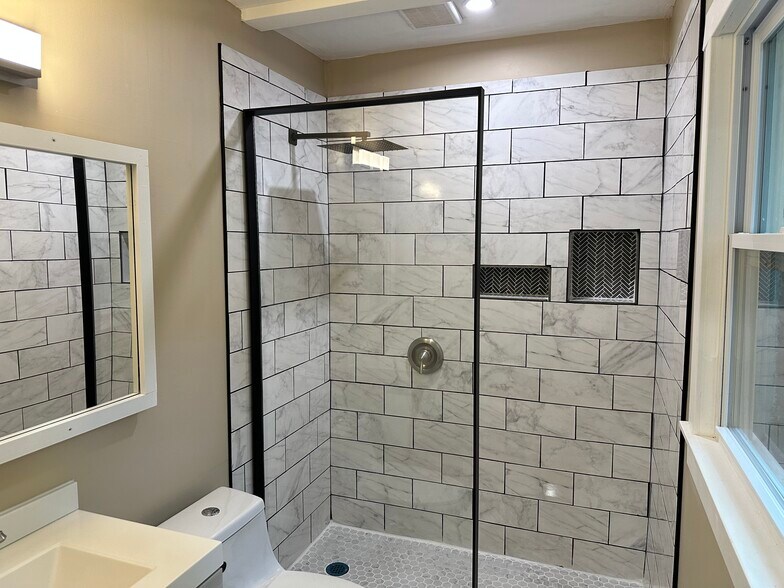 Building Photo - 3805 Colewood Dr