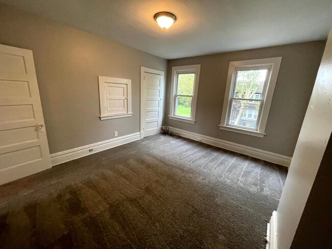Building Photo - Lovely two bedroom, 1 bathroom Townhome on...