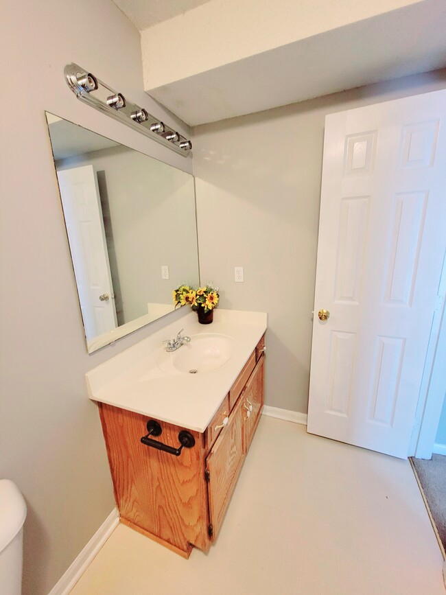 MASTER BATHROOM - 5401 NW 86th Ct