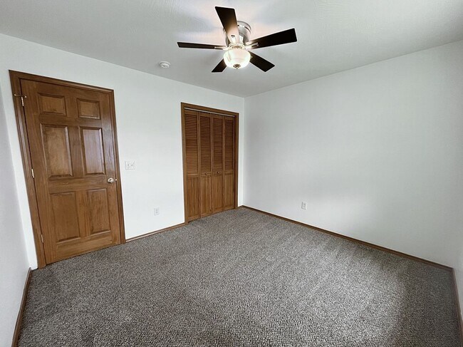 Building Photo - LEASING