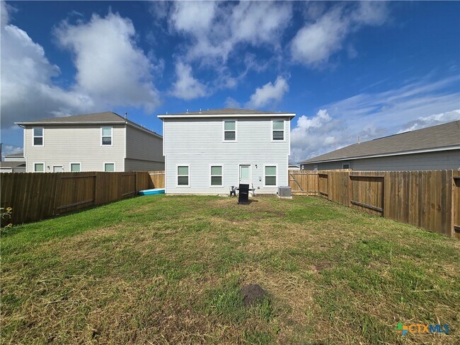 Building Photo - 761 Greenway Trl