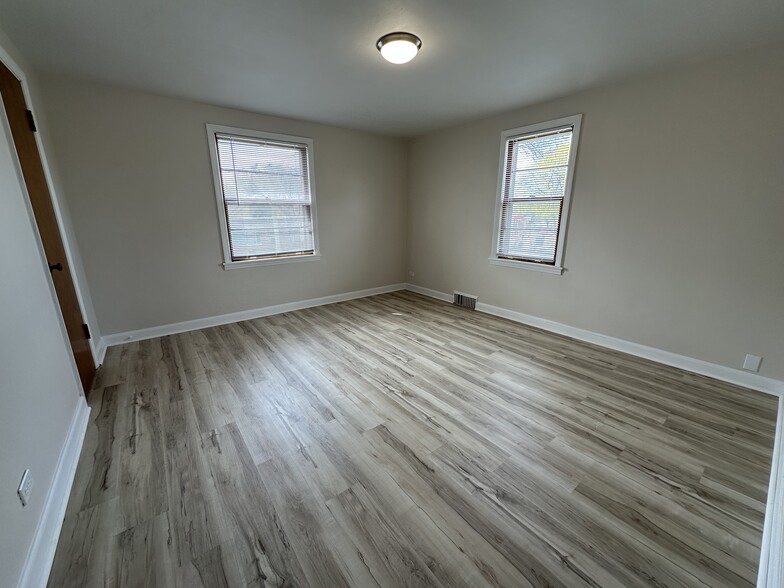 Main bedroom - 3138 S Clement Ave