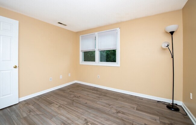 Building Photo - 1585 Braley Rd