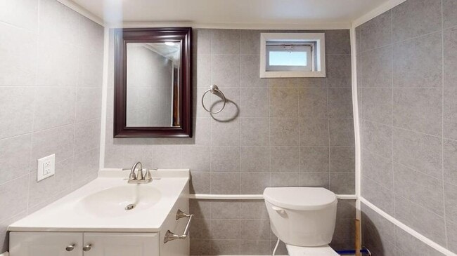 Building Photo - 930 Dewey-930DEW