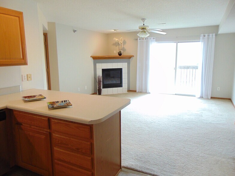 Building Photo - 10151 Sutton Dr