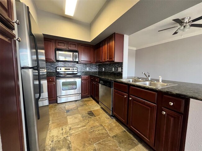 Building Photo - 7575 Kirby Dr