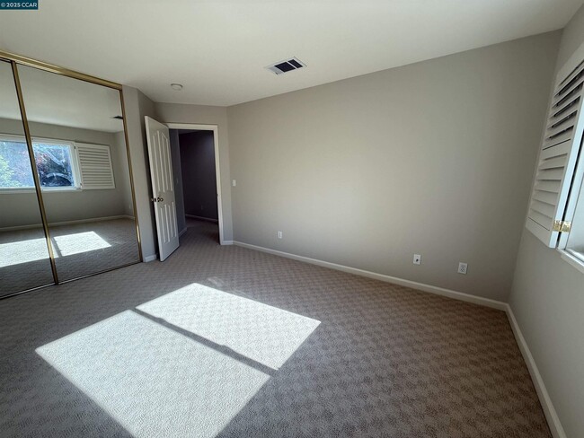 Building Photo - 600 Bourne Ct