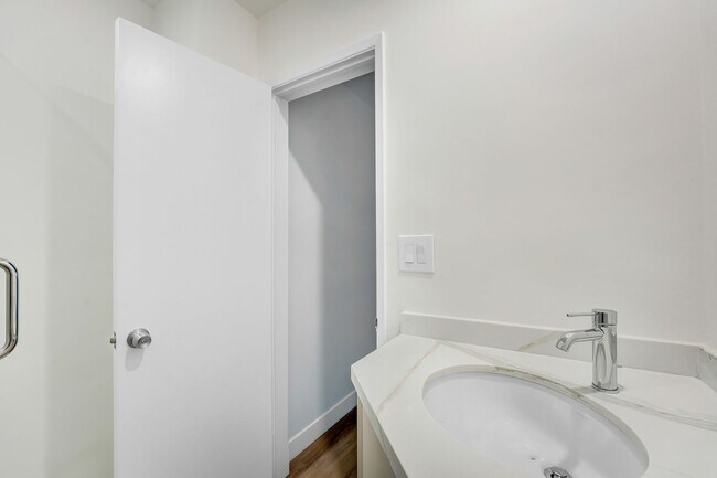 Building Photo - 2107 Montana Ave