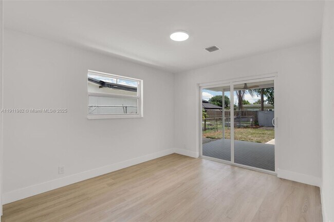 Building Photo - 3920 Hayes St