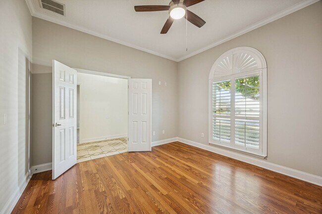 Building Photo - 3447 Heron Dr N