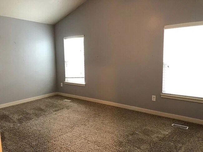 Building Photo - BEAUIFUL HOME!!!