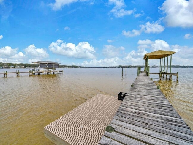 Building Photo - Waterfront Home in Niceville on the Bay wi...