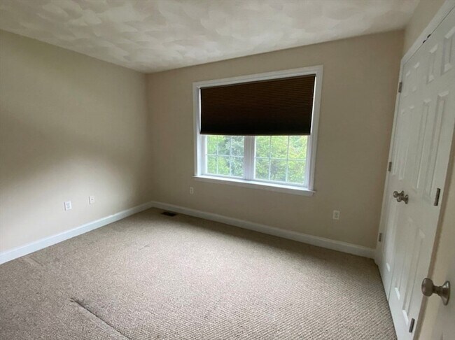 Building Photo - 3 Gordon Rd