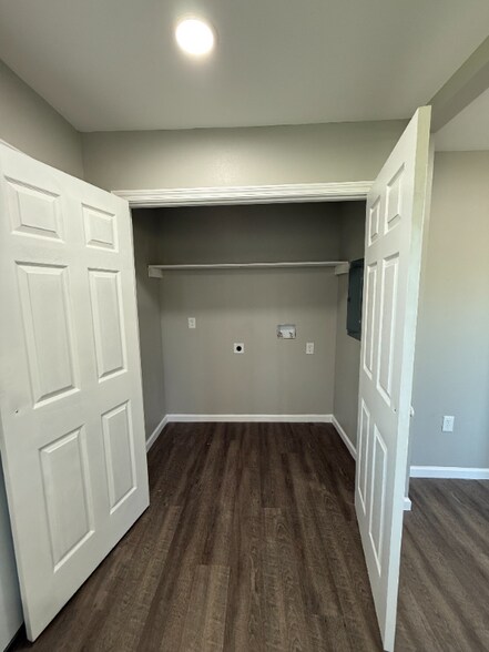 Building Photo - 10040 LA-44