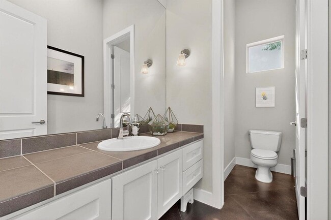 Building Photo - 807 W Gibson St