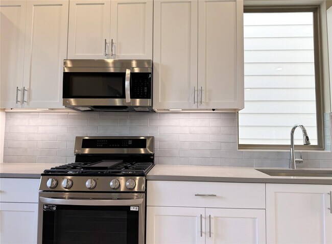 Building Photo - 540 Janisch Rd