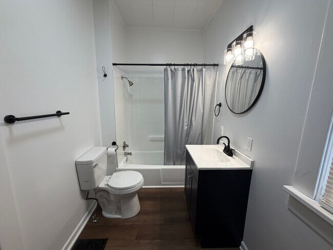 Building Photo - 1122-1124 Hoover Pl NW Canton Oh 44703   .UA .T1