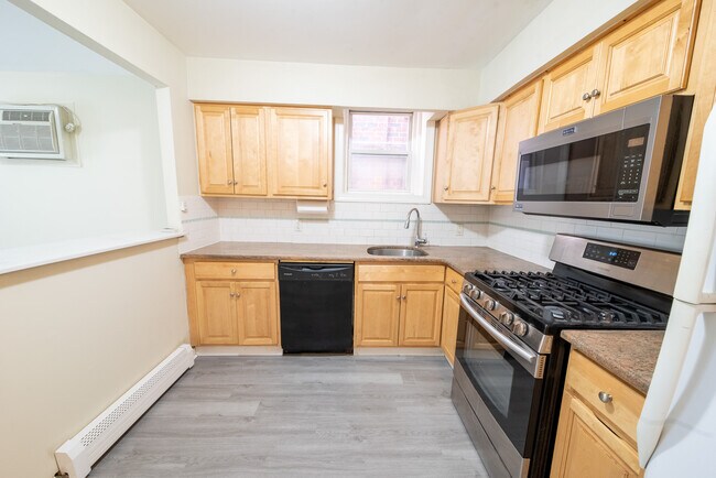 Building Photo - 412 Walker St