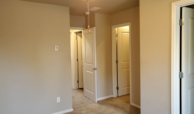 Building Photo - 2BR/2.5BA Condo in Englewood