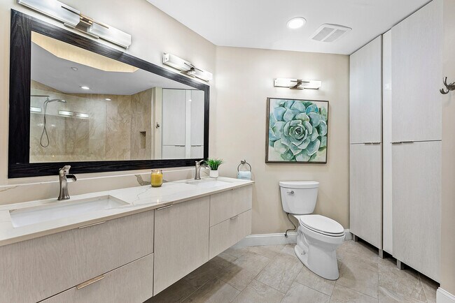 Building Photo - 7546 La Paz Blvd