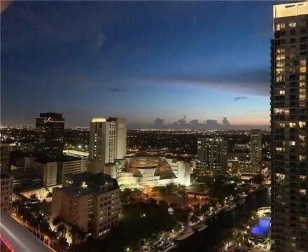 Building Photo - 347 N New River Dr E