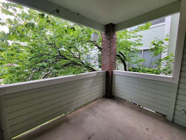 Building Photo - Super spacious 1 bedroom condo in South Boulder with reserved parking