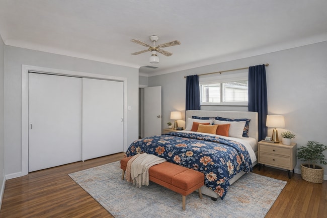 Building Photo - 533 W 8th St