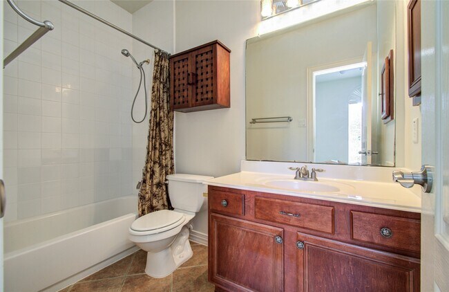 Building Photo - 7814 Heron Lakes Dr
