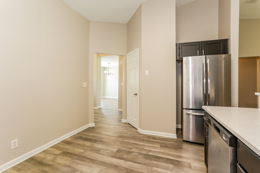 Building Photo - 2231 Luana Dr E