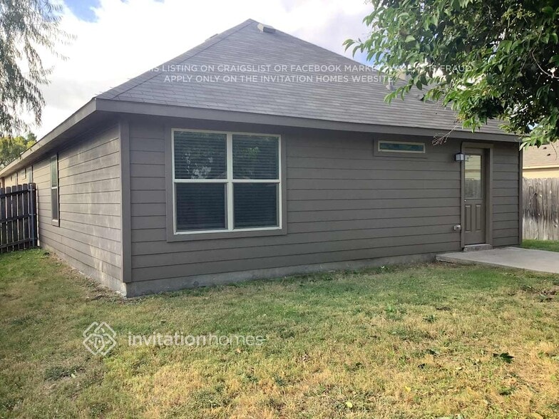 Building Photo - 151 E Kirnwood Dr