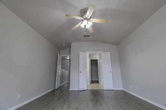 Building Photo - 9331 Gillcross Way