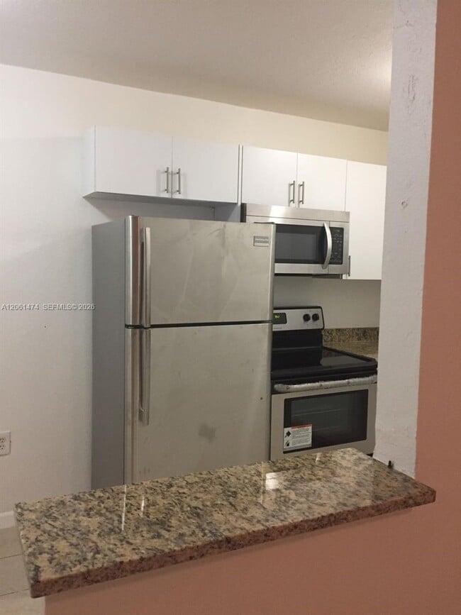 Building Photo - 4450 SW 67th Ave