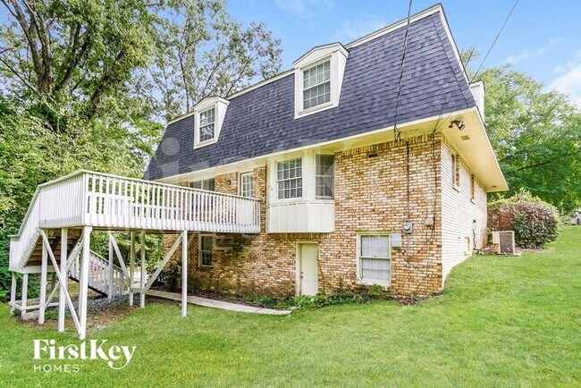 Building Photo - 2204 Lynncrest Ln