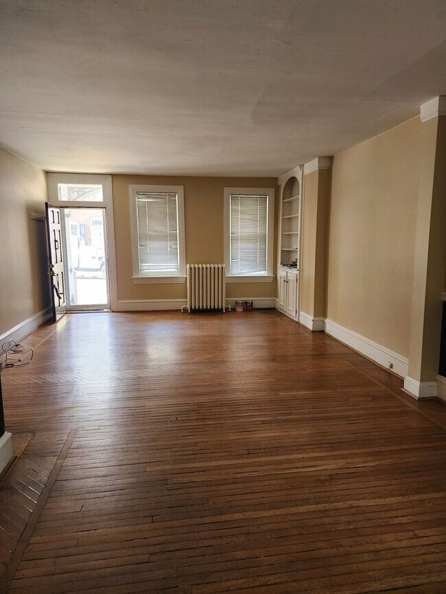 Building Photo - West Chester Historic Townhome - 4 bedrooms, 1 bath