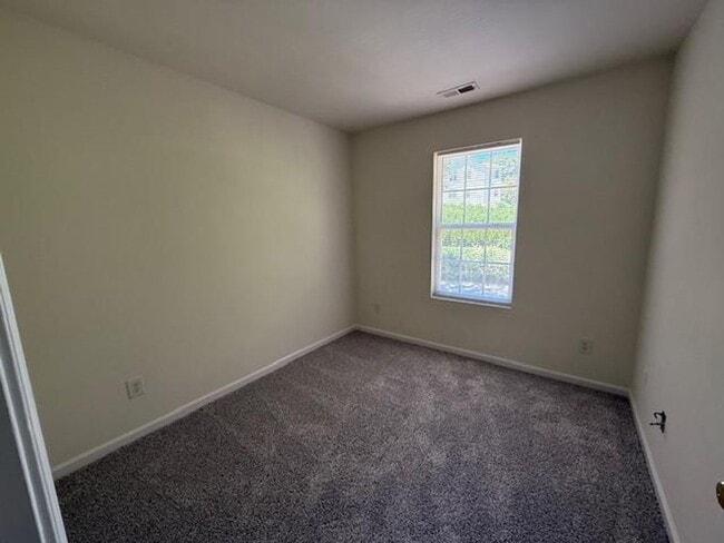 Building Photo - 146 Forthview Way