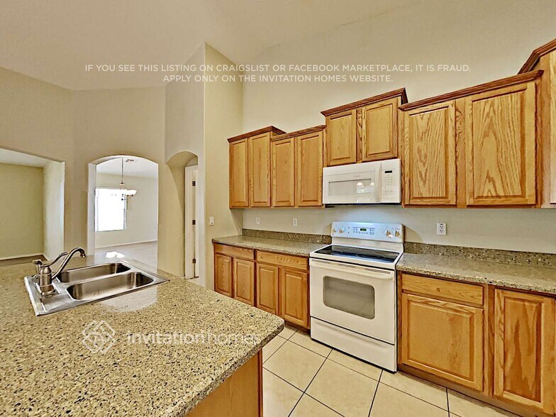 Building Photo - 11577 W Yuma St