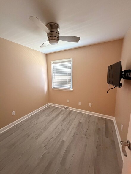Building Photo - 1207 Quash St