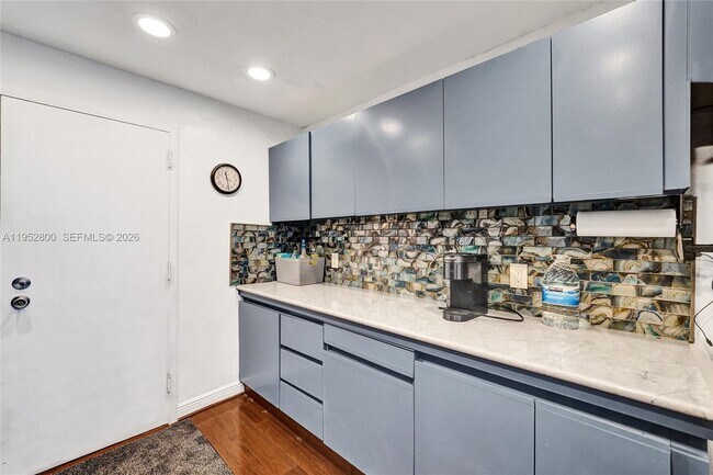 Building Photo - 2201 S Ocean Dr