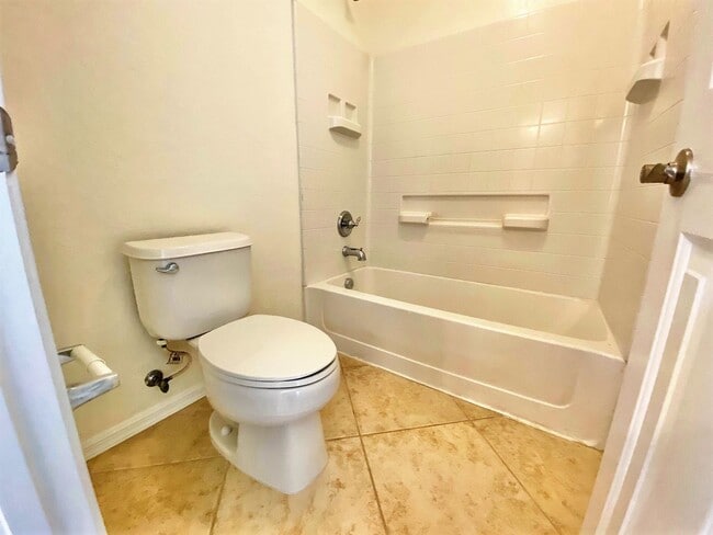Building Photo - BEAUTIFUL 3 BEDROOM HOME WITH LOFT LOCATED...