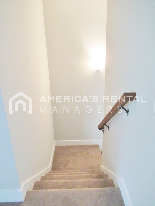 Building Photo - DEPOSIT PENDING! Beautiful Town Home with Garage in Chelsea... Available to View Now!!!