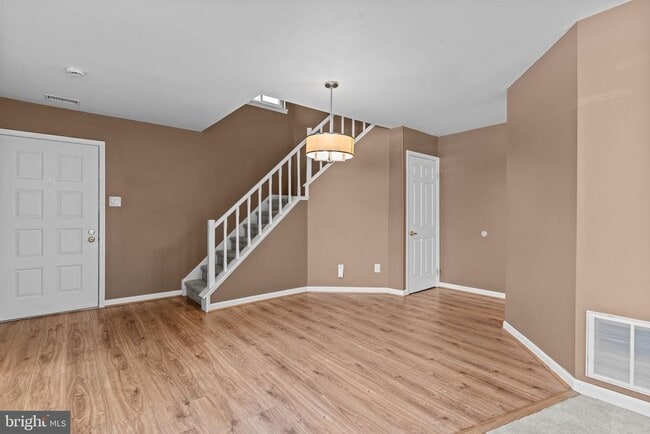 Building Photo - 3 Hillcroft Way