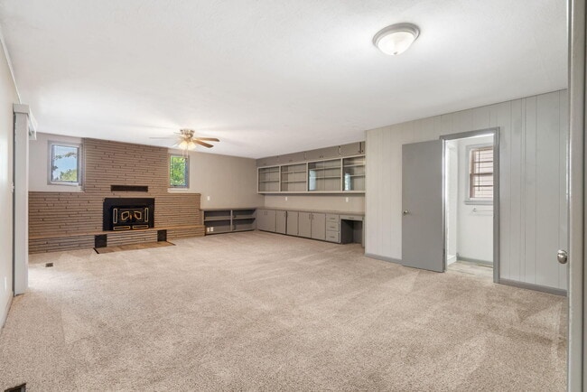 Building Photo - 938 E Lindberg St
