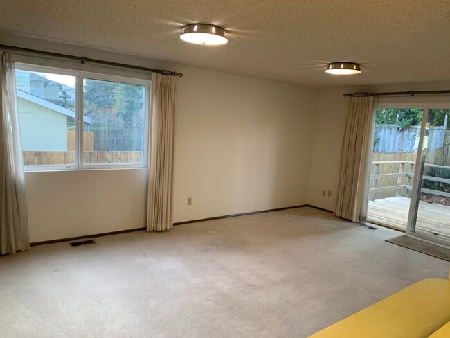 Building Photo - Spacious 3 bed 2 bath rambler home in Boulevard Lane, Renton