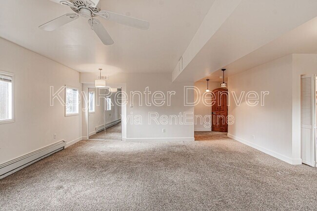 Building Photo - 990 Beech St