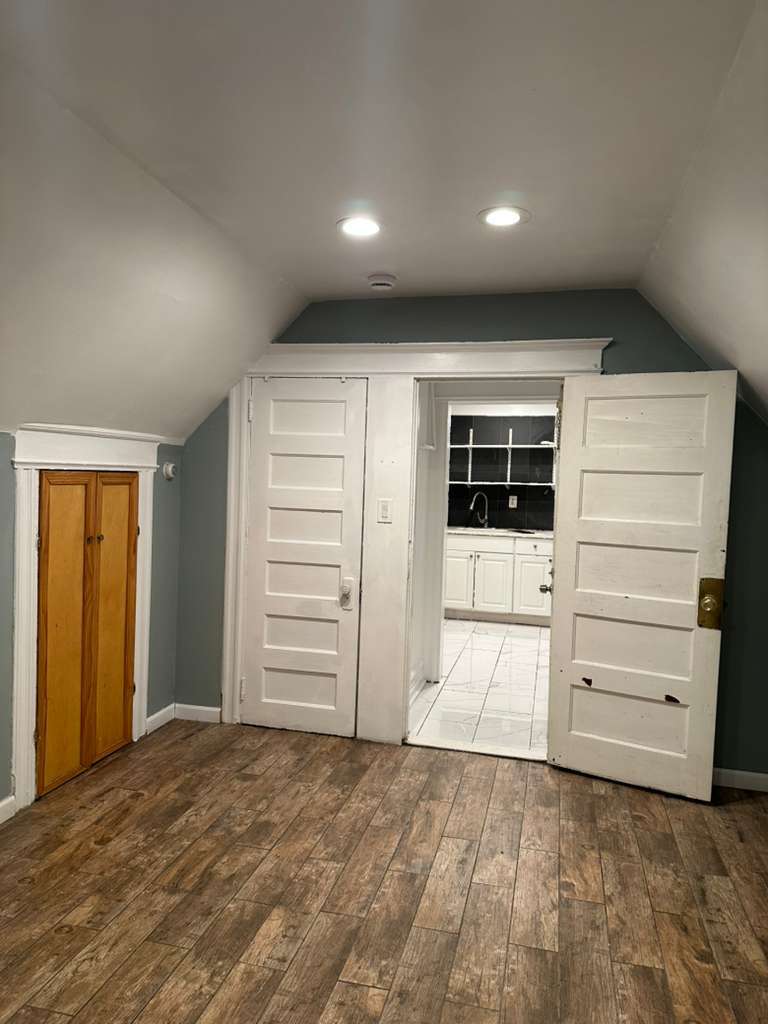 Building Photo - 305 Woodside Ave