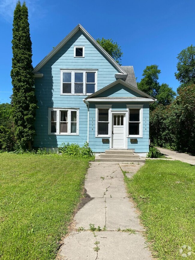 Building Photo - Charming 2 Bedroom Upper-Level Duplex on B...