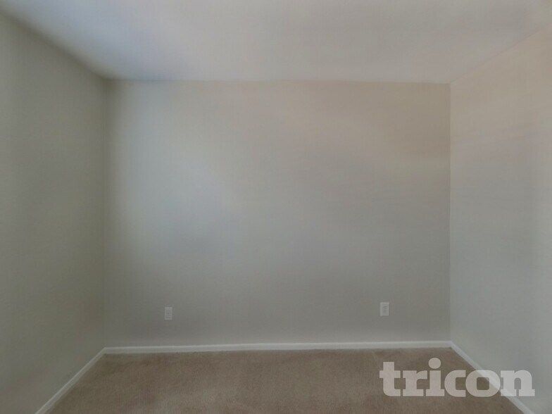 Building Photo - 4102 S 62nd Ln