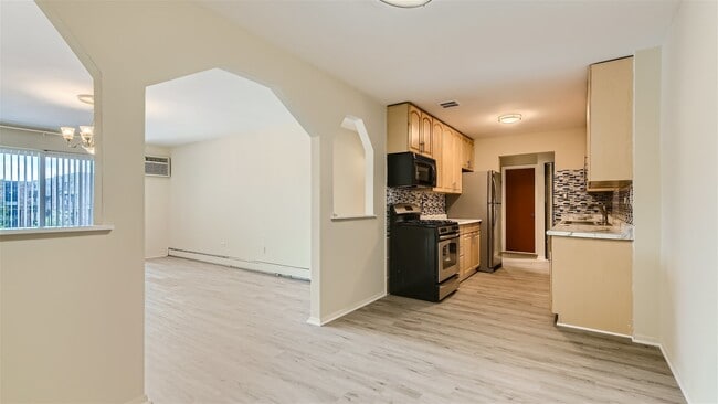 Building Photo - 8936 N Parkside Ave