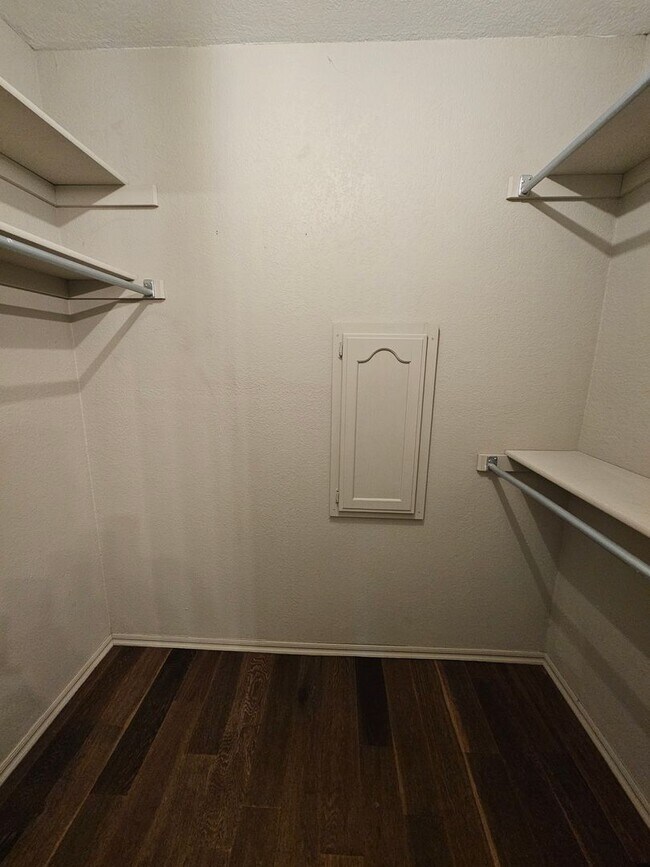 Building Photo - (3) Bed or (2)Bed + Bonus Room/(2.5) Bath in Moore Avail NOW! Pets Negotiable!