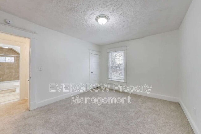 Building Photo - 413 N Oxford St